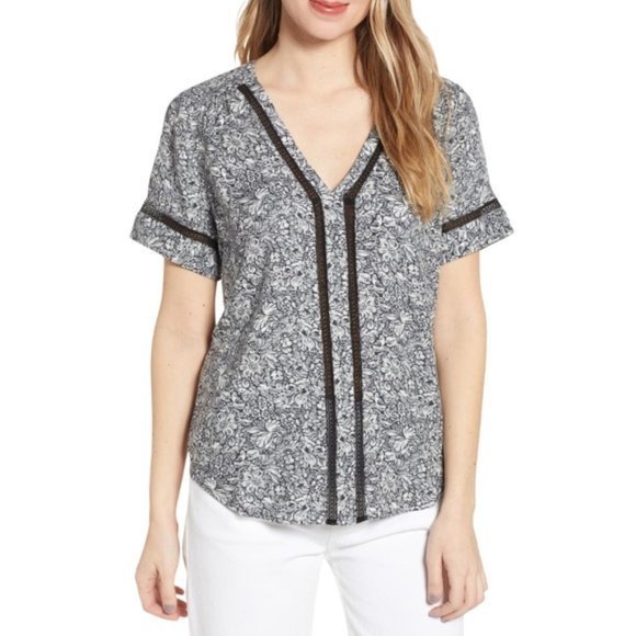 HINGE Floral Pullover V-Neck Top - NWT - Size  XS - Picture 1 of 3